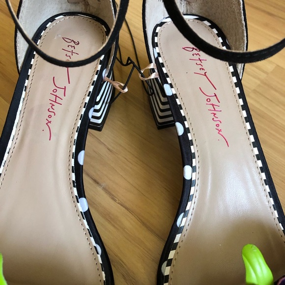 Betsey Johnson Sandals🌸 - Picture 6 of 11